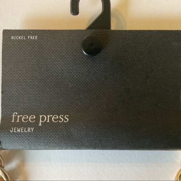 Chunky Gold Tone Chain Necklace - Picture 2 of 3